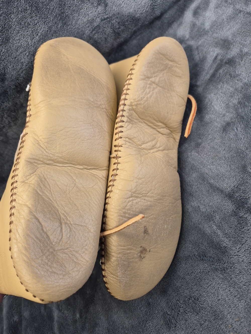 Minnetonka Tan Leather Beaded Moccasin Boots with Fringe - Picture 6 of 11